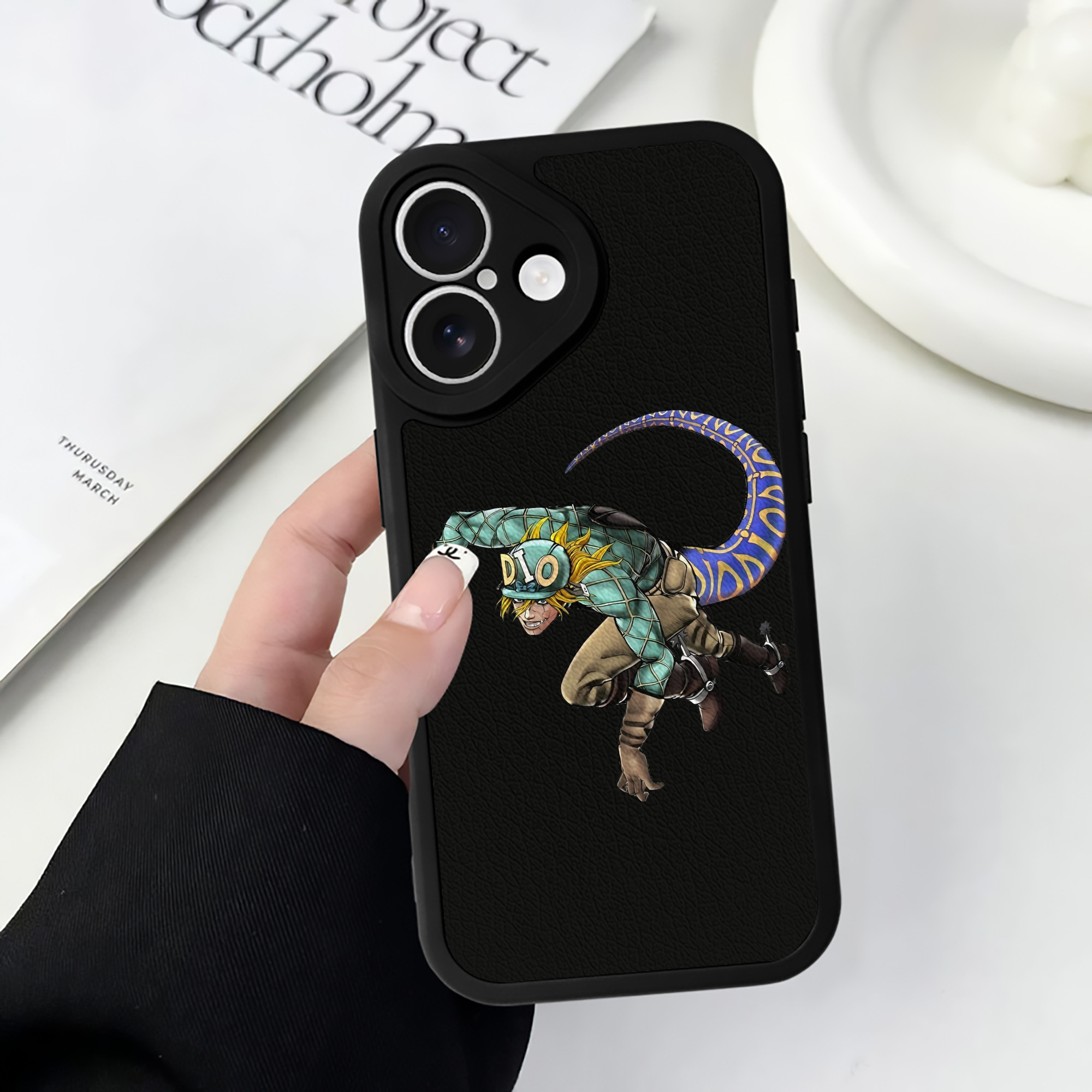 （画像用） ジョジョの奇妙な冒険 ディオ?ブランドー JoJo's Bizarre Adventure Dio Brando 【iPhone 16シリーズ対応】シリコンスマホケース（レザー調） 材質：シリコン